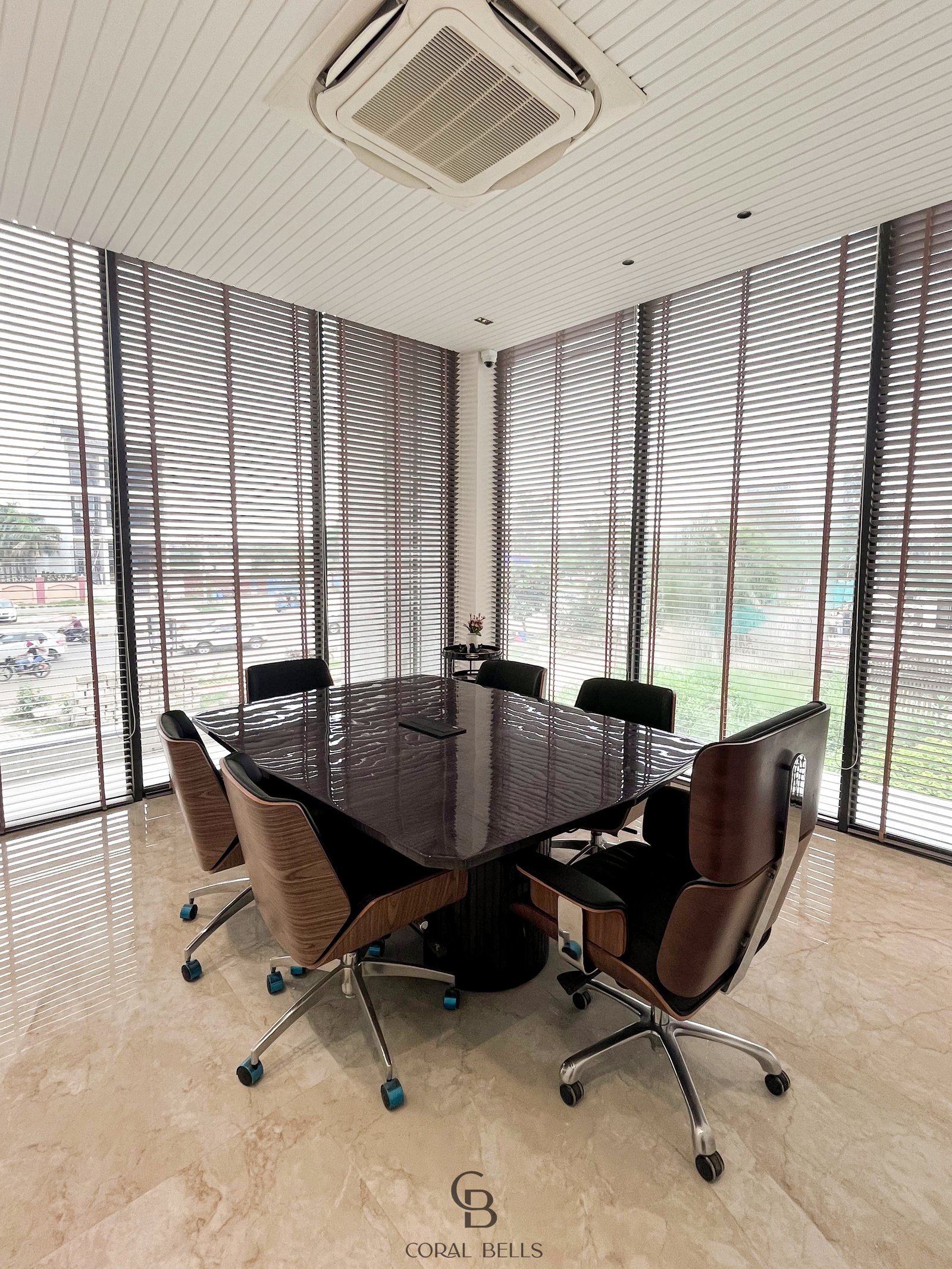 Master Office Lounge